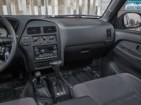 Used 1999 Nissan Pathfinder image 17