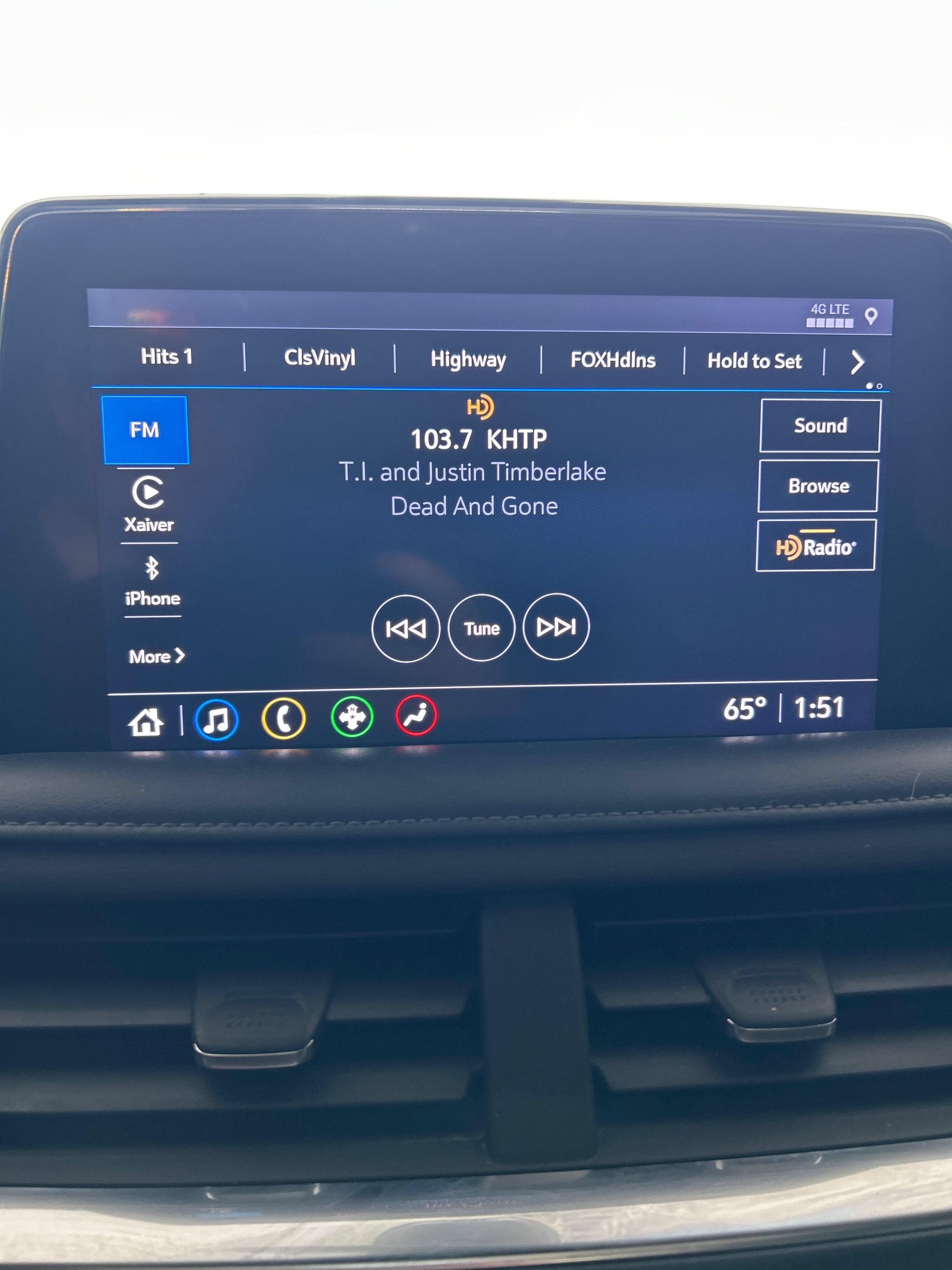 Used 2021 Chevrolet Suburban LT w/ LT Signature Package AWD/4WD image 18