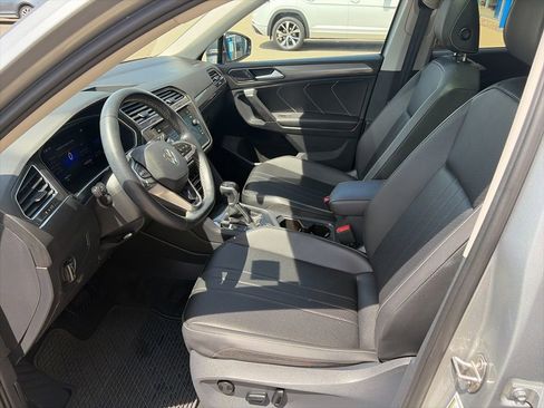 Certified 2023 Volkswagen Tiguan SE w/ Panoramic Sunroof Package AWD/4WD image 12