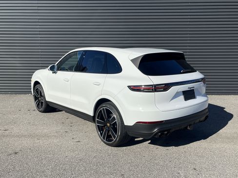 Certified 2023 Porsche Cayenne Platinum Edition image 3