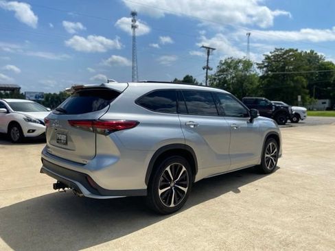Used 2021 Toyota Highlander XSE FWD image 5