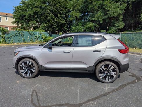 New 2026 Volvo XC40 B5 Plus w/ Climate Package image 6