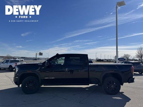 Used 2024 GMC Sierra 2500 AT4 w/ AT4 Premium Plus Package image 5