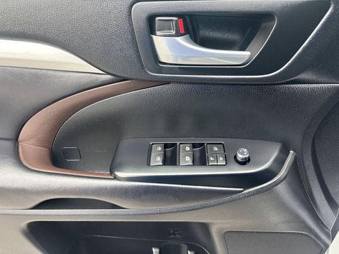 Used 2018 Toyota Highlander XLE FWD image 9