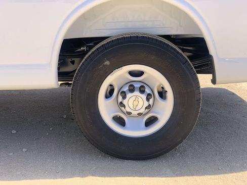 New 2026 Chevrolet Express 2500 w/ Driver Convenience Package RWD image 31