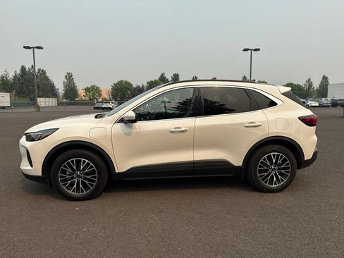 Used 2023 Ford Escape SE w/ PHEV Premium Package FWD image 4
