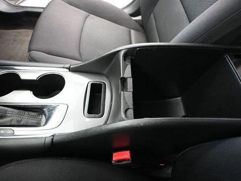Used 2017 Chevrolet Malibu LT FWD image 34
