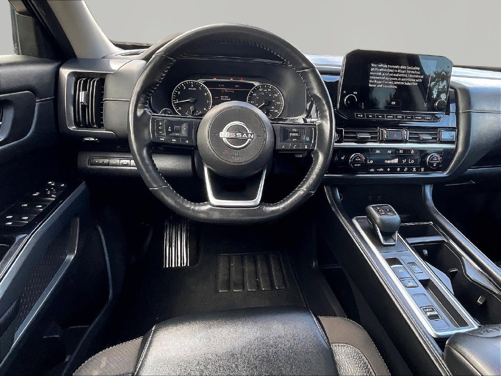 Used 2023 Nissan Pathfinder SL w/ Lighting Package (N92) FWD image 11