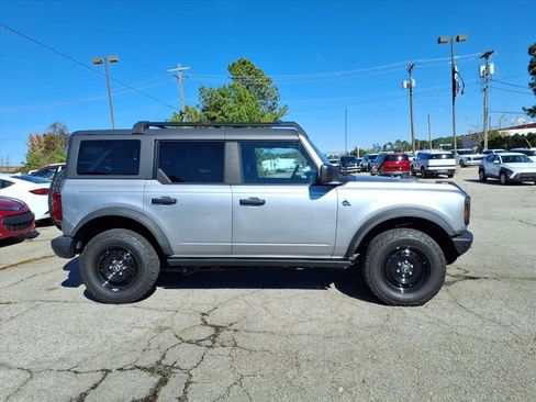 Used 2022 Ford Bronco Black Diamond image 2