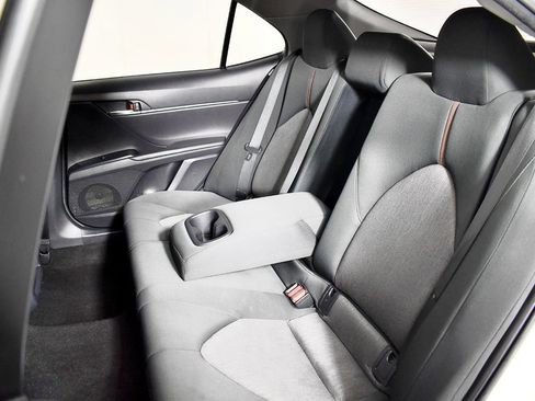 Used 2018 Toyota Camry LE image 20