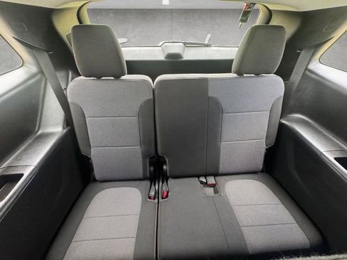 Used 2021 Chevrolet Traverse LS FWD image 22