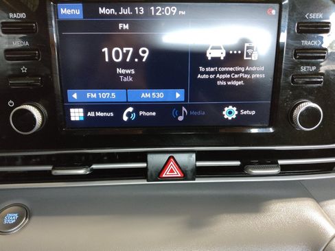 Used 2022 Hyundai Elantra SEL w/ Convenience Package FWD image 25