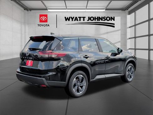 Used 2024 Nissan Rogue SV FWD image 8