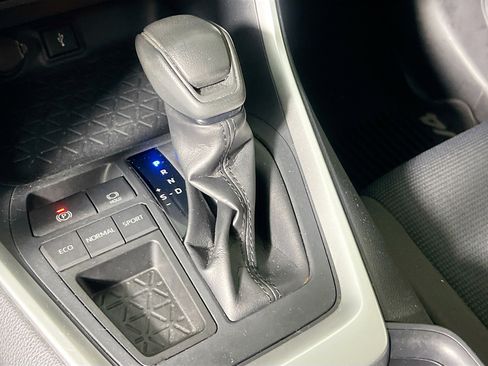 Used 2020 Toyota RAV4 LE image 24