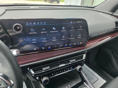 Used 2025 Chevrolet Traverse Z71 w/ Driver Confidence Package image 15