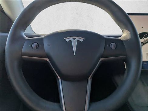 Used 2021 Tesla Model Y Long Range image 15