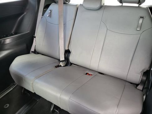 Used 2025 Toyota Sienna XLE AWD/4WD image 24