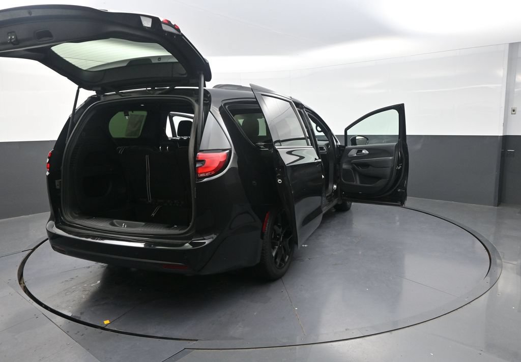 Used 2025 Chrysler Pacifica Limited FWD image 37