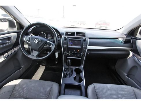 Used 2015 Toyota Camry SE FWD image 9