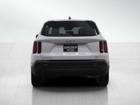 Used 2023 Kia Sorento LX image 5