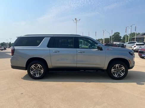 Certified 2025 Chevrolet Suburban Z71 AWD/4WD image 6