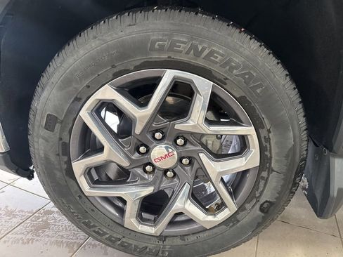 Used 2022 GMC Sierra 1500 SLT w/ SLT Convenience Package image 9