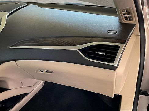 Used 2018 Lincoln MKZ Reserve w/ Climate Package FWD image 12