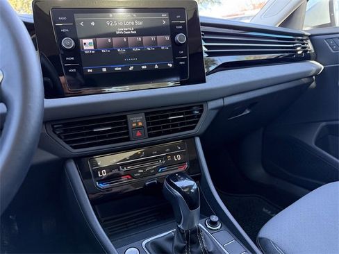 Certified 2025 Volkswagen Jetta SE image 14