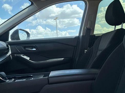 Certified 2025 Nissan Rogue SV FWD image 42