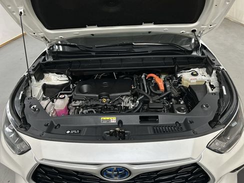 Used 2021 Toyota Highlander XLE AWD/4WD image 26