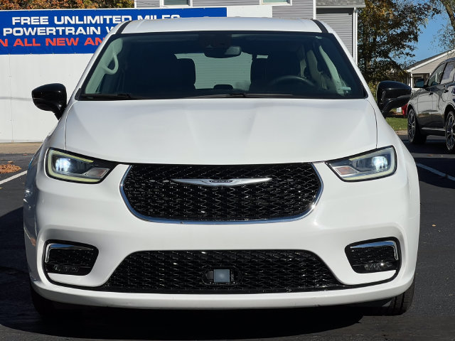 Used 2024 Chrysler Pacifica Touring-L FWD image 45