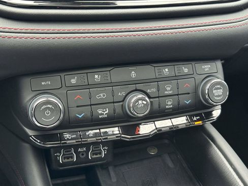 Used 2023 Dodge Durango GT AWD/4WD image 13