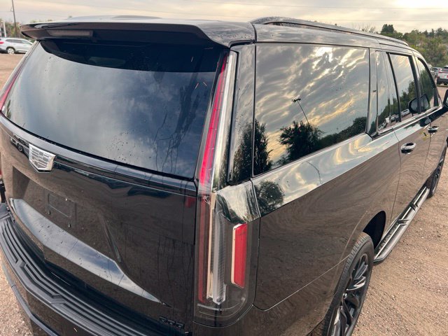 Used 2023 Cadillac Escalade ESV Sport w/ LPO, ONYX Package AWD/4WD image 11