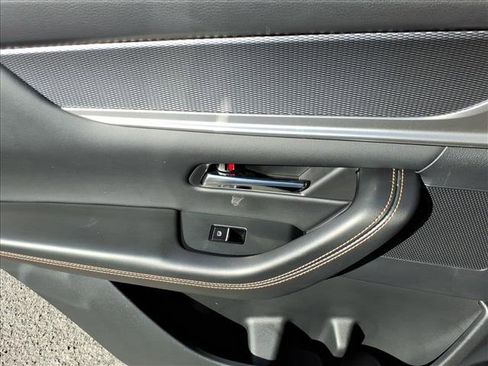 Used 2025 MAZDA CX-70 Plug-In Hybrid w/ Premium Pkg image 13