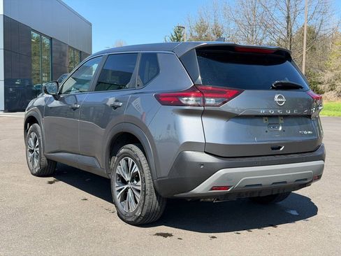 Used 2023 Nissan Rogue SV image 3