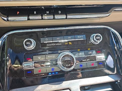 Used 2024 Lincoln Navigator Premiere image 21