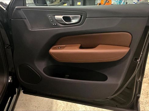 Used 2019 Volvo XC60 T5 Momentum w/ Premium Package image 23