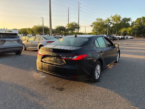 Used 2025 Toyota Camry LE image 5