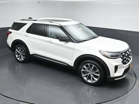 Certified 2025 Ford Explorer Platinum w/ Ultimate Package AWD/4WD image 47