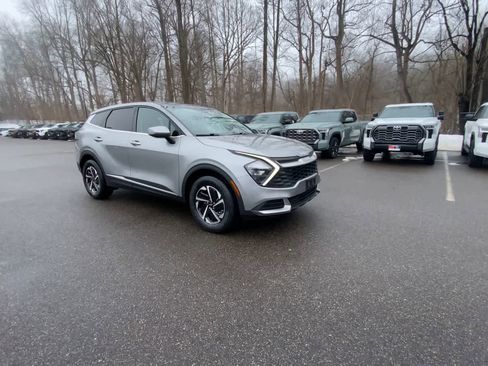 Used 2023 Kia Sportage LX image 10