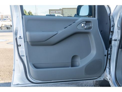 Used 2014 Nissan Frontier SV w/ SV Value Truck Package image 18