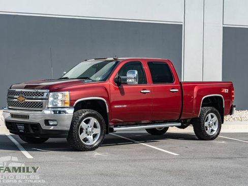 Used 2014 Chevrolet Silverado 2500 LTZ w/ LTZ Plus Package image 2