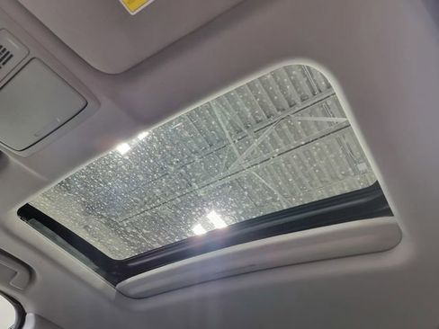 Used 2018 Honda CR-V Touring image 30