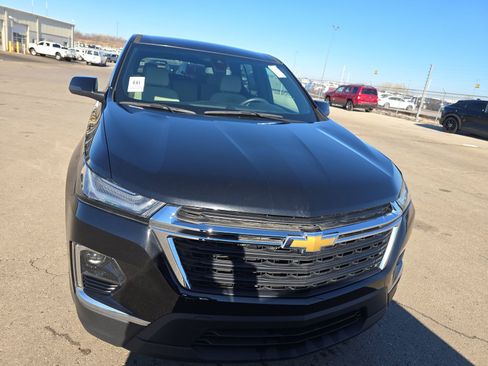 Used 2022 Chevrolet Traverse LS image 2
