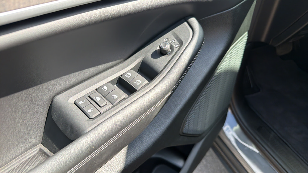 New 2027 Jeep Grand Cherokee Altitude RWD image 10