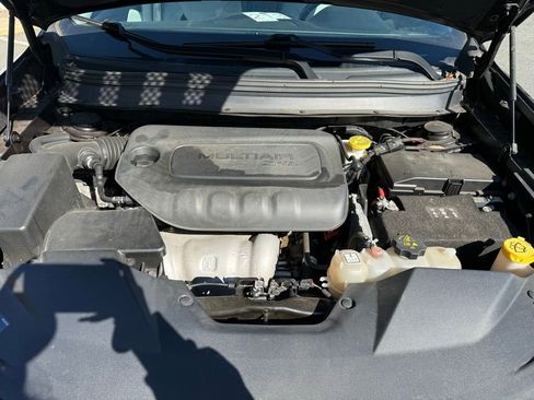 Used 2021 Jeep Cherokee Latitude Plus w/ Mopar Interior Package image 13