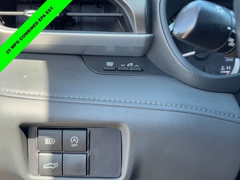 Used 2023 Toyota Highlander LE image 28