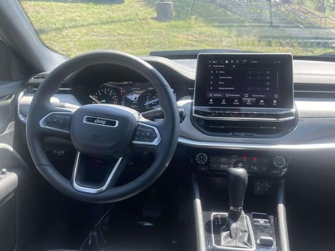 Used 2025 Jeep Compass Limited AWD/4WD image 12