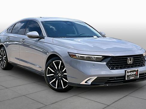 Used 2025 Honda Accord Touring image 3