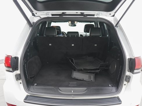 Used 2018 Jeep Grand Cherokee Altitude AWD/4WD image 16